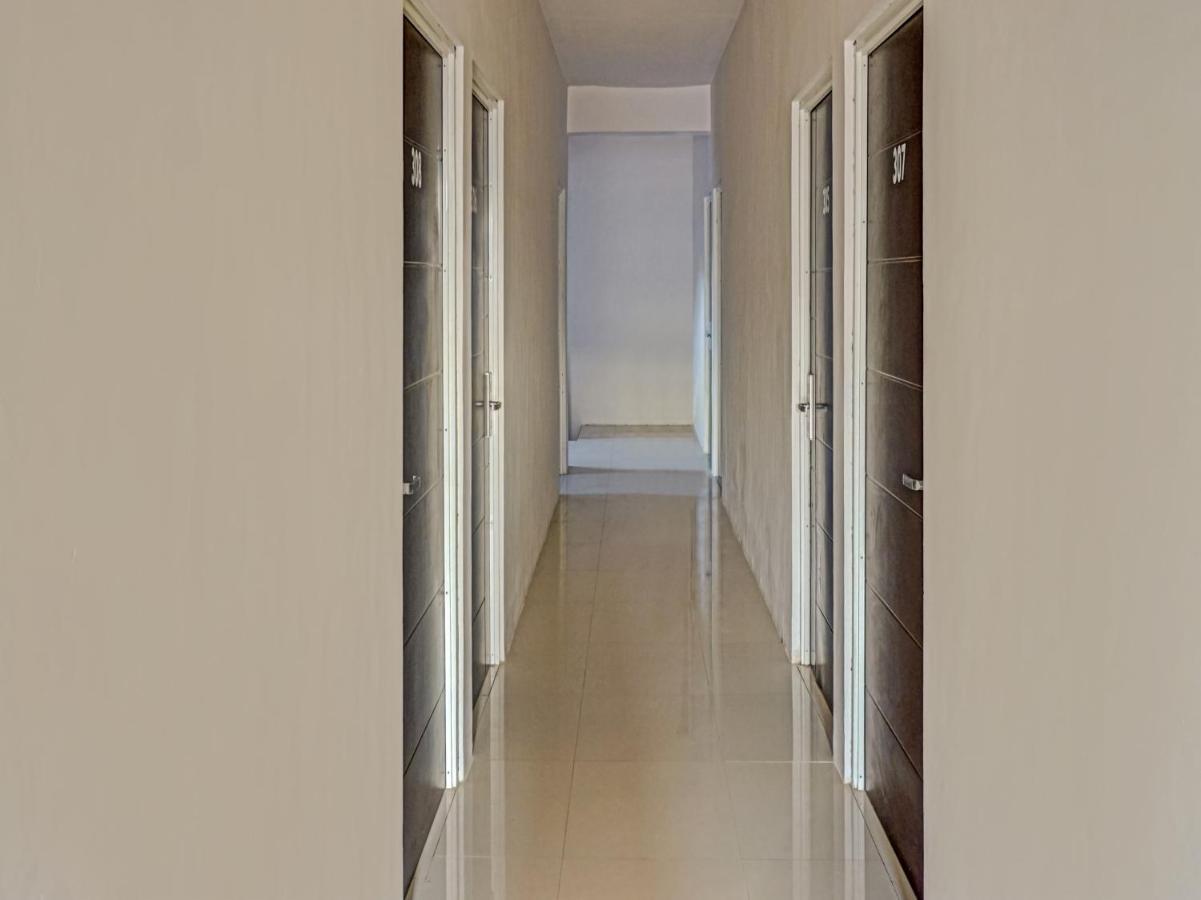 RedDoorz At Losari Area 3 Makassar Exterior foto