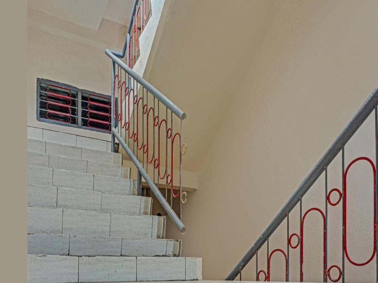 RedDoorz At Losari Area 3 Makassar Exterior foto