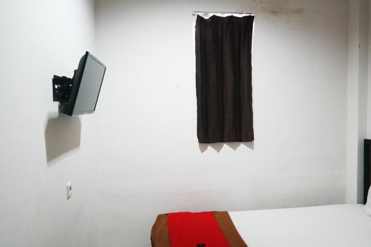 RedDoorz At Losari Area 3 Makassar Exterior foto