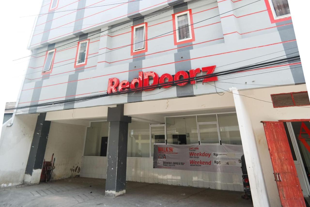 RedDoorz At Losari Area 3 Makassar Exterior foto