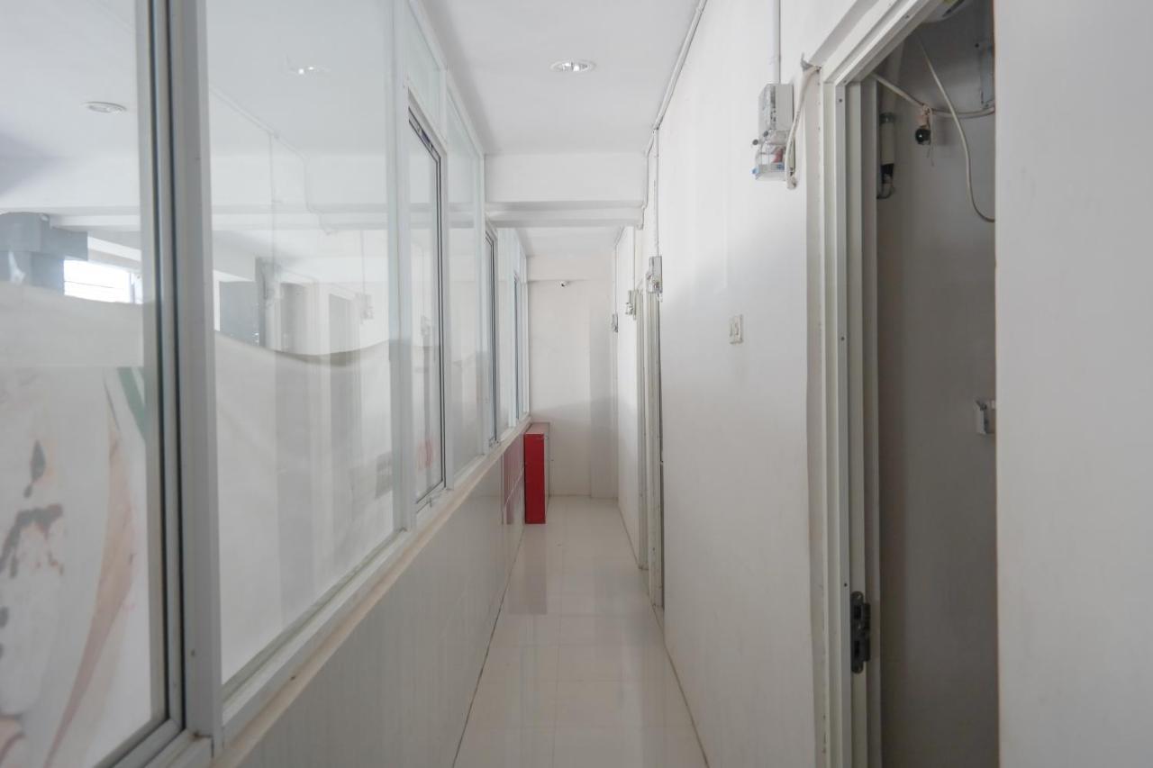 RedDoorz At Losari Area 3 Makassar Exterior foto
