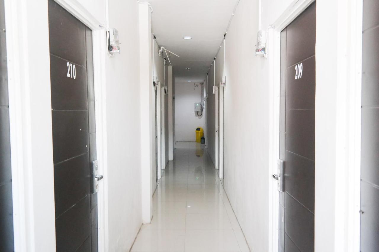 RedDoorz At Losari Area 3 Makassar Exterior foto