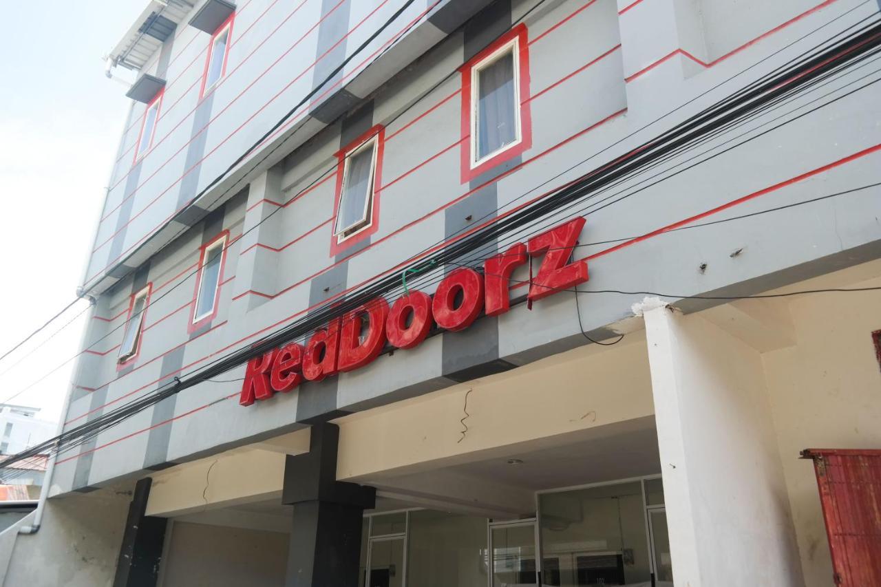 RedDoorz At Losari Area 3 Makassar Exterior foto