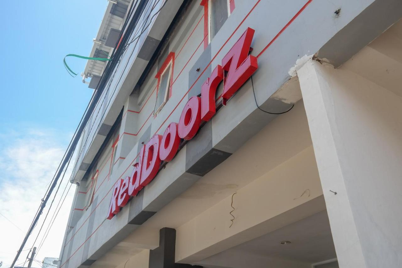 RedDoorz At Losari Area 3 Makassar Exterior foto