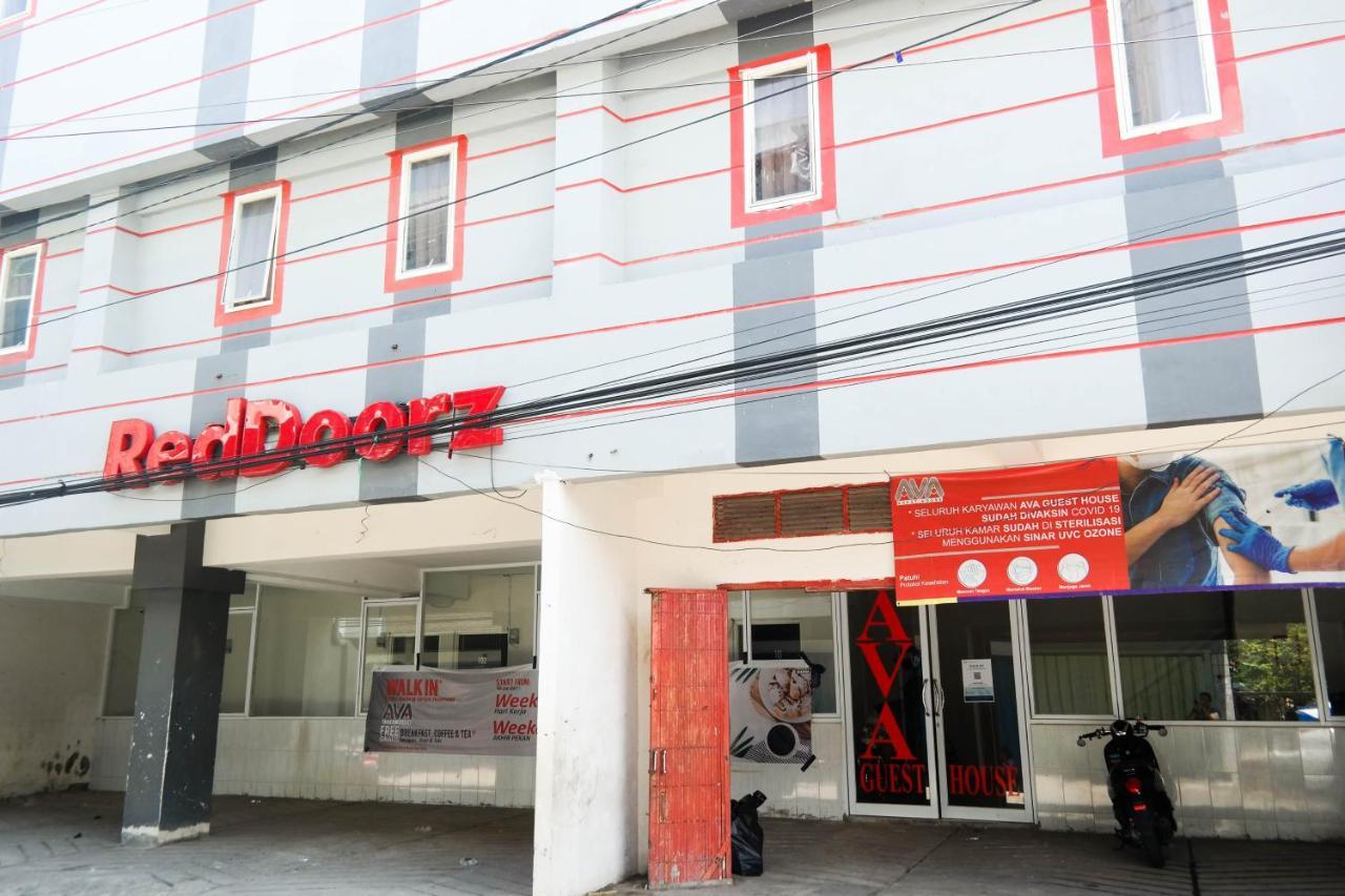 RedDoorz At Losari Area 3 Makassar Exterior foto