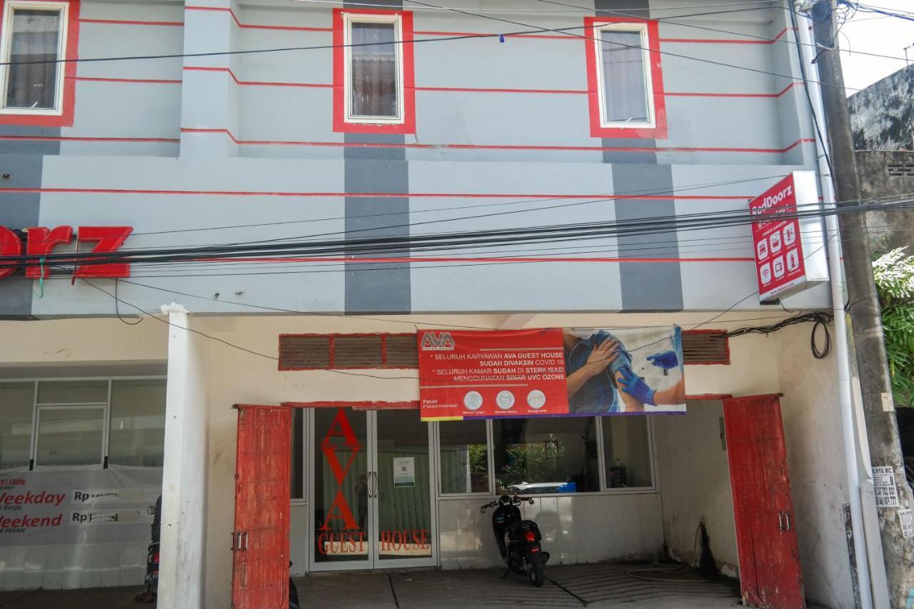 RedDoorz At Losari Area 3 Makassar Exterior foto