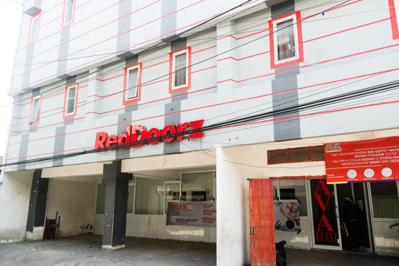 RedDoorz At Losari Area 3 Makassar Exterior foto